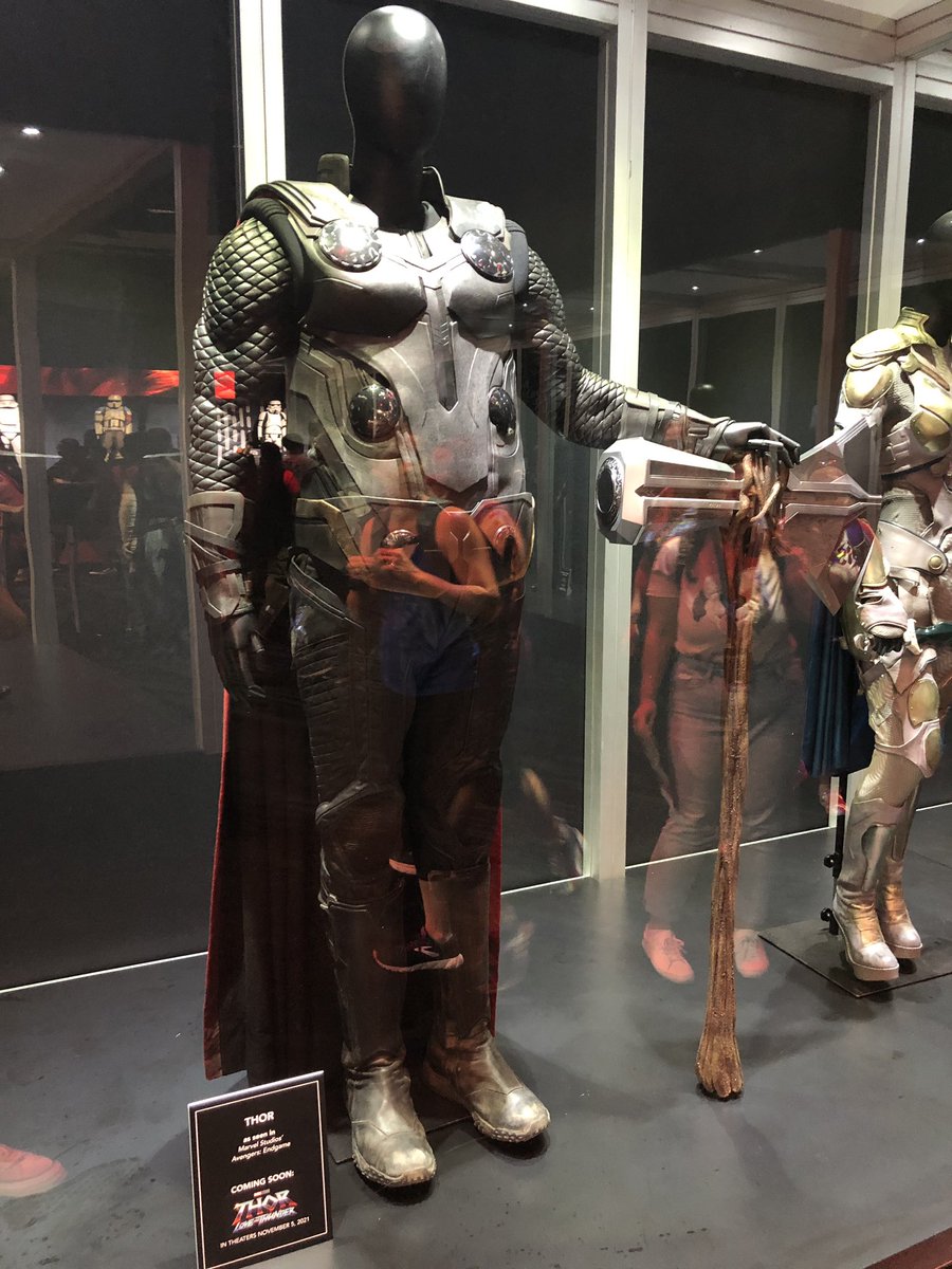 RT @DiscussingFilm: Thor and Valkyrie as seen in ‘AVENGERS: ENDGAME’. #D23Expo #D23 https://t.co/hJmmxUiIr7