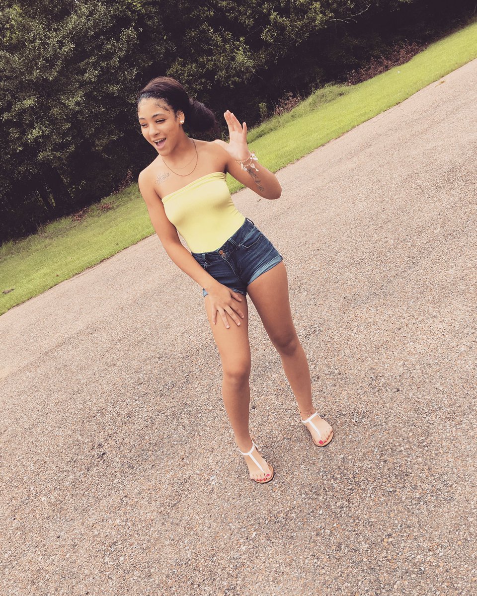 ssayyr3d's tweet photo. I have girly ways to 🤣💕💕 #Ihatepictures😩 https://t.co/sRzxuXCObr