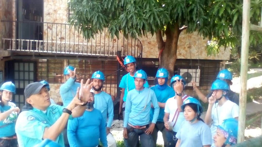 rescatehumboldt's tweet photo. #25Ago: Alumnos #ORH2019 en módulo de #ManiobrasConCuerdas #Anclajes #Nudos #Camillas
#CapacitacionBasica
#Aspirantes
#Rescate
#Voluntarios
#SAR
#FamiliaHumboldt
#Caracas #CCS
.@rescatehumboldt https://t.co/YWyWJWoQXC