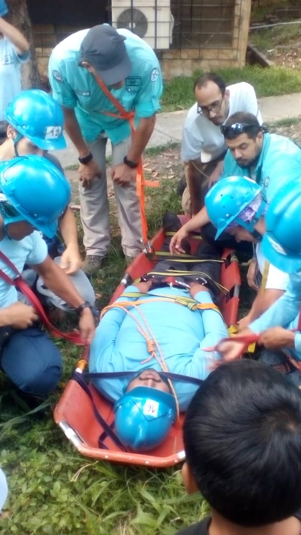 rescatehumboldt's tweet photo. #25Ago: Alumnos #ORH2019 en módulo de #ManiobrasConCuerdas #Anclajes #Nudos #Camillas
#CapacitacionBasica
#Aspirantes
#Rescate
#Voluntarios
#SAR
#FamiliaHumboldt
#Caracas #CCS
.@rescatehumboldt https://t.co/YWyWJWoQXC