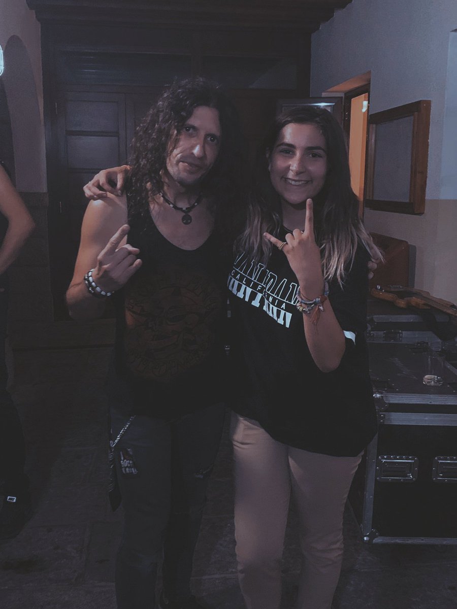 ira_exposito's tweet photo. me declaro MUY fan de @Strenosrockband. no me lo había pasado tan bien en muucho tiempo. mil gracias por esta noche🤘🤘♥ https://t.co/81354K695S