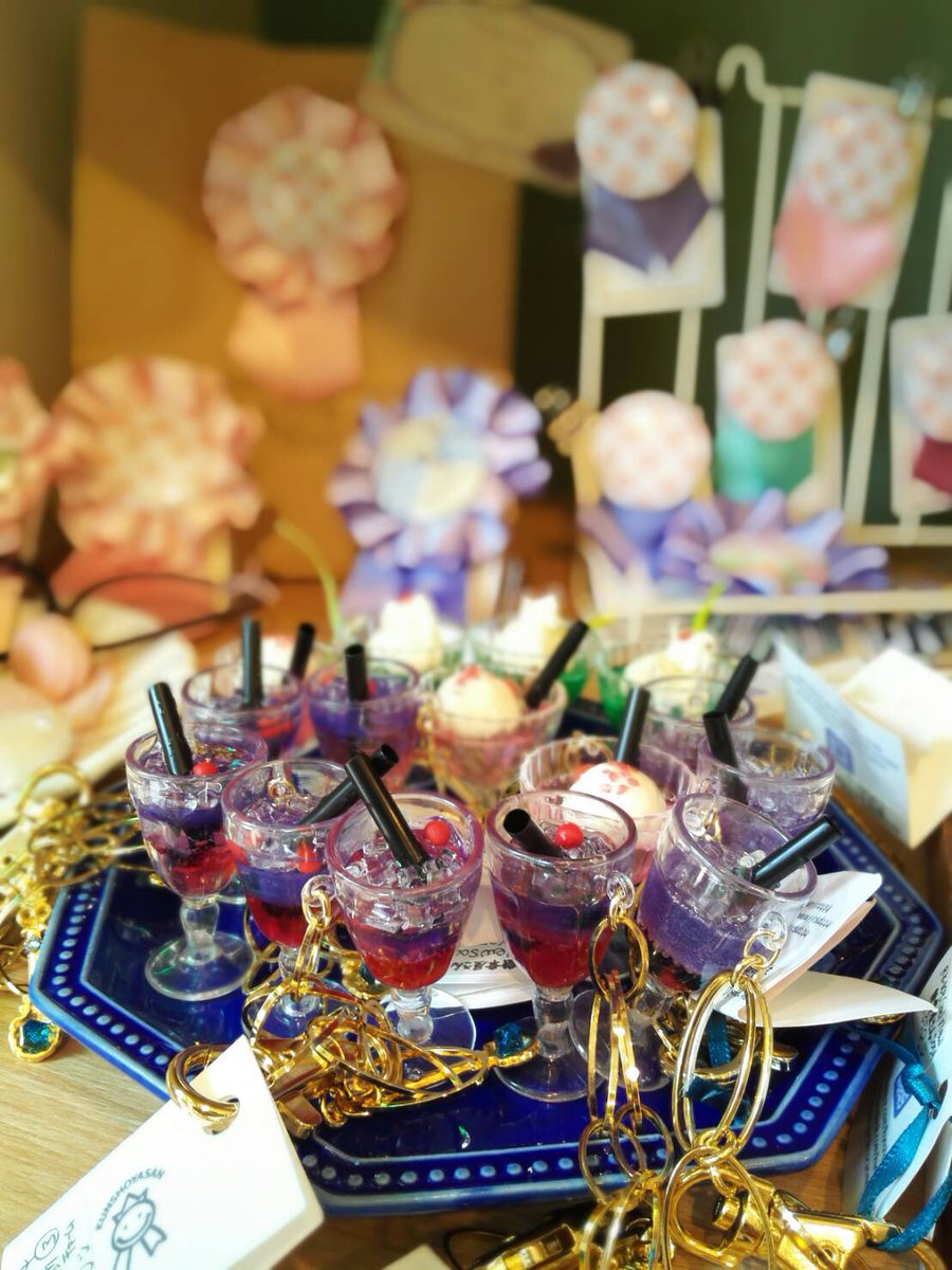 勲章屋さん 都立大学のカフェ カーピーパーラーさんより綺麗な画像を頂いたのでご紹介させて頂きます View Sodaチャーム At Kapi Parlor 都立大学 都立大学カフェ カーピーパーラー 都立大学スイーツ Viewsoda カフェ バックチャーム