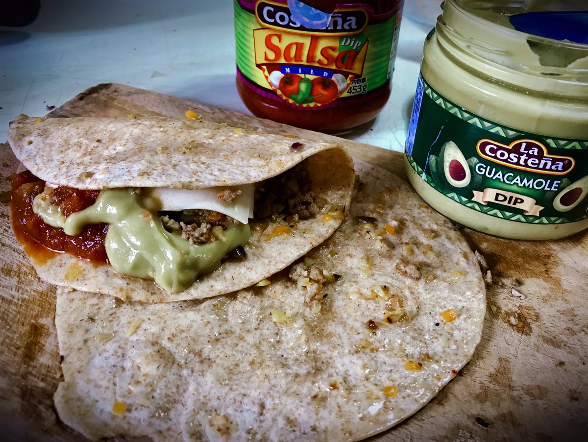 queen_chesca39's tweet photo. #HomeMadeTacos with carrot, eggplant, sweet potato and 1/4 of beef.. It’s more of veggies for me and eldest son’s diet..
I used less calorie ingredients from cheese to cooking oil.. #Comamos https://t.co/Pk8uDK3SKm