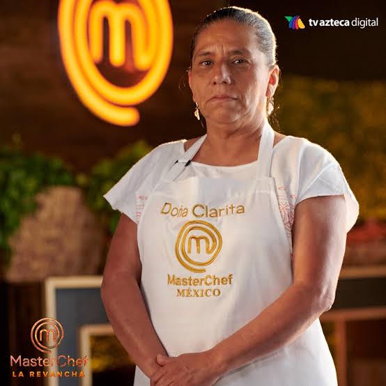 Mariona_lewa's tweet photo. Bueno clarita gana el reto de campo
Y solo lo ganó por lambiscona la verdad... Con la pena #MasterchefLaRevancha @chef_betty #MasterChefMx #masterchef2019 me choca la señora...es una grosera https://t.co/CbXcrrGmY7