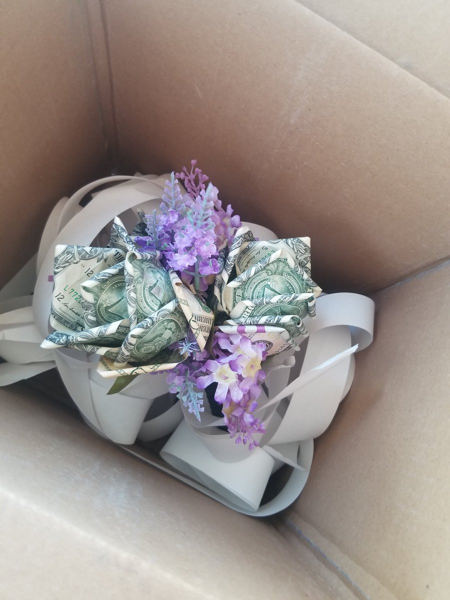RusticGlam3's tweet photo. #shipped #money #rose #bouquet https://t.co/iDHMhlPPz8