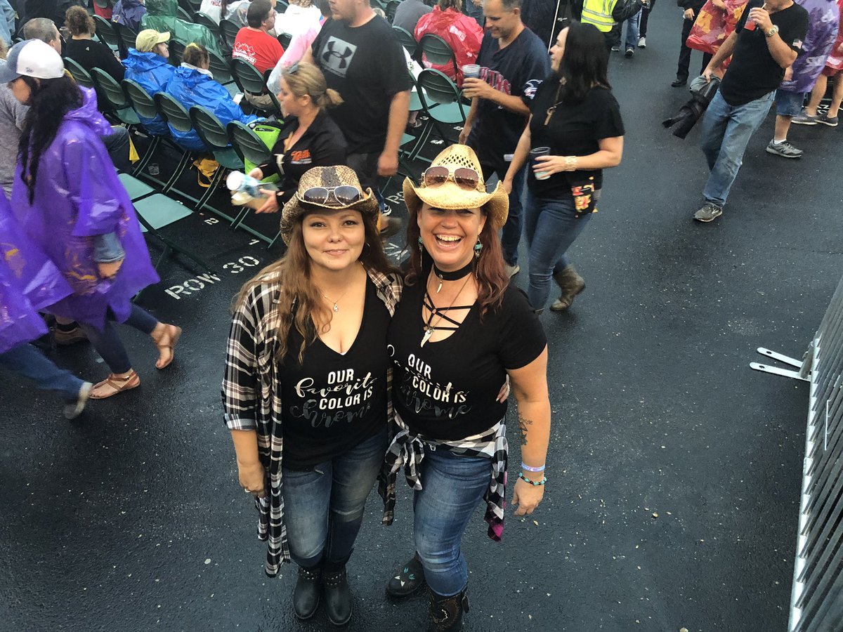 WeltonLila's tweet photo. #mnstatefair #chrome We got our shirts made special for the handsome Trace Adkins!!!! Hes up next!! ❤️ https://t.co/mTM5xuLHXE