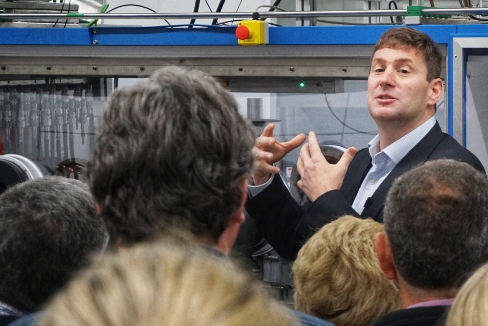 IanKMann's tweet photo. A pleasure to discuss with our guests the #RPCVD capabilities of @BluGlass_Ltd's new Paul Dunnigan Laboratories in Silverwater. #BluGlassInvests https://t.co/rxl1dWpClH