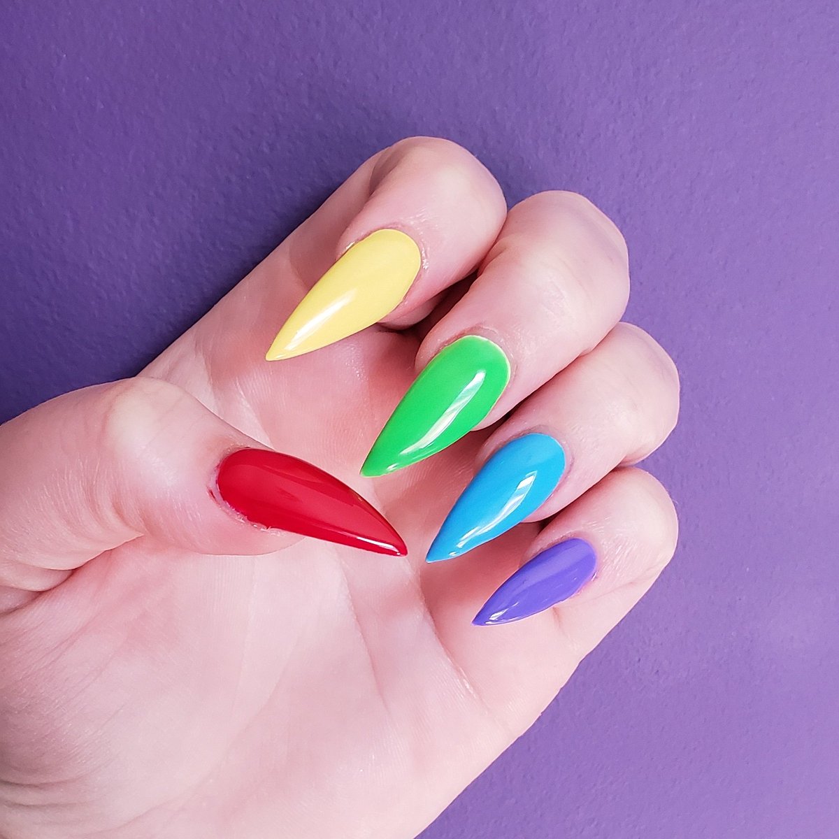 Cheyennekhill's tweet photo. #pride nails ❤💜💙💚💛🧡 #yyc #yycpride https://t.co/pFdayKdtvc