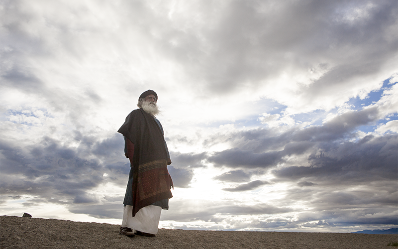 SadhguruJV's tweet photo. Fear arises simply because you are not living with life – you are living in your mind. #SadhguruQuotes https://t.co/4knvDgBy8K