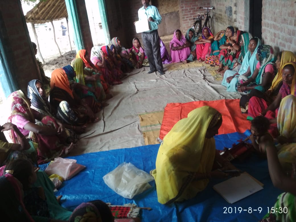 RGMVP's tweet photo. ग्राम पंचायत चन्दूपुर खैराई में ग्राम संगठन की बैठक बुलाई जिसमें नवजात शिशु एवं बाल स्वास्थ्य के बारे में विस्तार पूर्वक जानकारी दी और ग्राम संगठन को मजबूत बनाने के लिए खाता फाइल तैयार कर��े की बहनों को बचत एवं पदाधिकारियों को जिम्मेदारी सौंपी गई ब्लाक शाहाबाद @RGMVP #UPCMP https://t.co/Jr07ou7ZGs