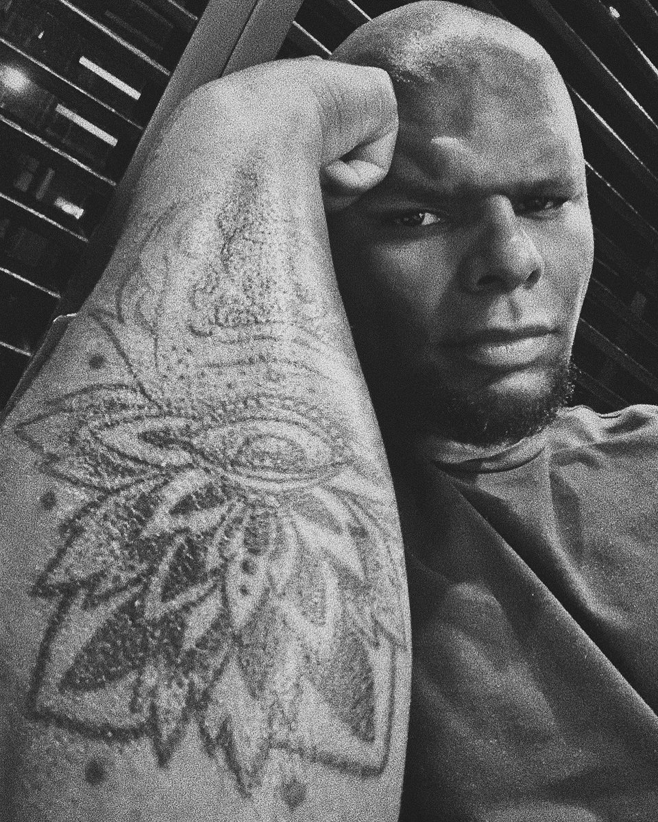 miguelcrispim_'s tweet photo. #darkinthelight https://t.co/0WOAmxrfS3