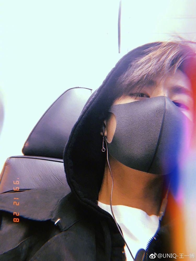 wang_yibo85's tweet photo. ภาพเซลฟี่ทั่นเซ็ตนี้คือดี อยากให้ทั่นลงเซลฟี่แบบนี้อีกรอบ #หวังอี้ป๋อ王一博WangYibo https://t.co/BjHrgOv2gw
