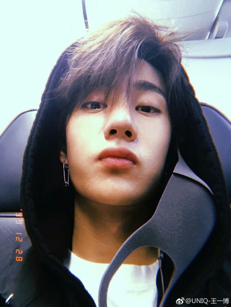wang_yibo85's tweet photo. ภาพเซลฟี่ทั่นเซ็ตนี้คือดี อยากให้ทั่นลงเซลฟี่แบบนี้อีกรอบ #หวังอี้ป๋อ王一博WangYibo https://t.co/BjHrgOv2gw