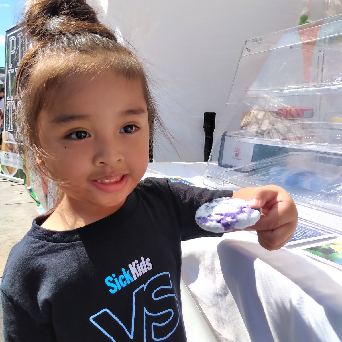 LourozMercader's tweet photo. Norah's first #Ube Crinkle #Cookie from @FilipinoFusionD at the Mabuhay #Philippines Festival @pidctoronto! https://t.co/LgQqE51hJ8