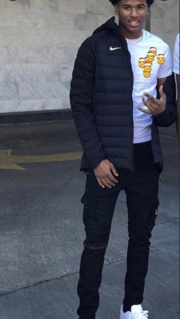 YoBooyaa's tweet photo. @nikestore What jacket is this https://t.co/Ws7tAdcuIV