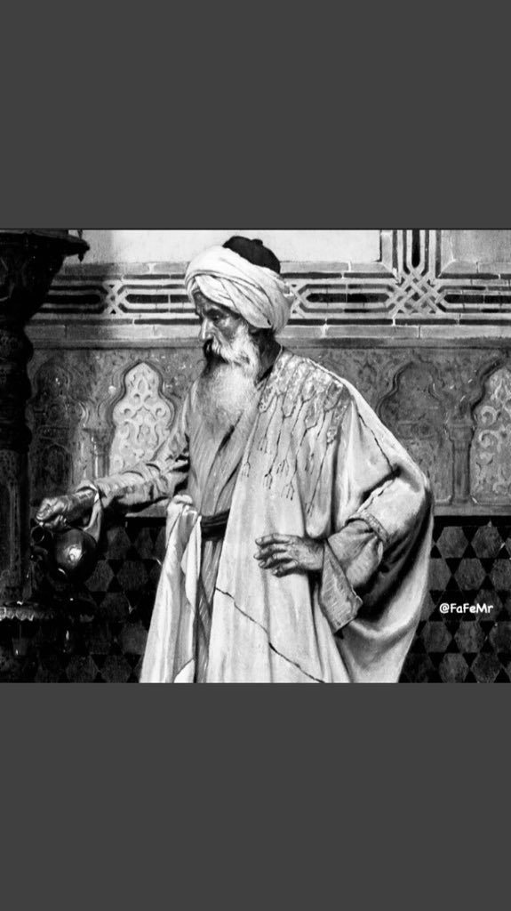 لازلت أحاول أن أفهم ماذا رأى موسى عليه السلام من فتاة مدين

لينفق 10 سنين من عمره مهراً لها !
فوجدت الجواب في قوله تعالى 
(تمشي على استحياء)

لم يصف الله طولها ولا شكلها
بل وصف أغلى ما وجد فيها وهو الحياء
اللهم ارزق وجمل أمهاتنا وأخواتنا وزوجاتنا وبناتنا بالحياء