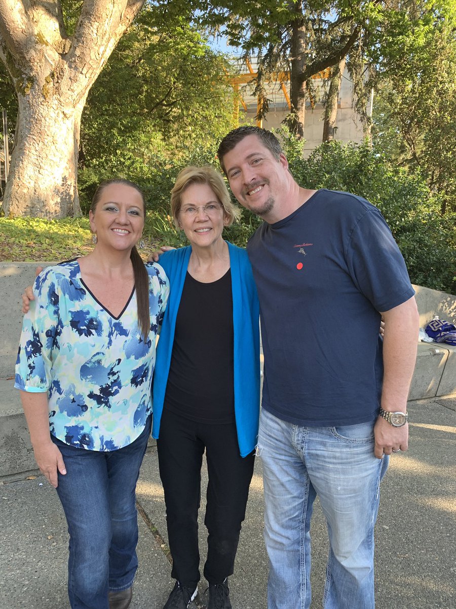 _pinkrantz's tweet photo. @SherodPink and I had a fantastic time at the @ewarren Town Hall in Seattle.
We got to meet and listen to a truly inspirational women.
A fellow Okie and future President of the United States.....
My homie @ewarren. 🤘🏻🤘🏻🤘🏻
#PinksResist💖 #Warren2020 https://t.co/FwagtFUtyc