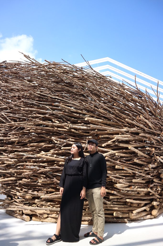putsintya's tweet photo. Sisa sisa kebahagian artjog, ingin untuk datang kembali tahun depan. Semoga. #ARTJOGMMXIX https://t.co/BX5uH5LpCy