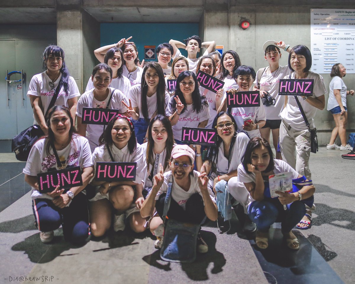 keawsrip's tweet photo. Hunz’s fam 🖤

@Hunz_IPH #HunzIPH #Jadrenaline360Concert https://t.co/qhTfRhjA0Y