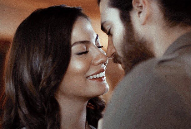 bellaalbac's tweet photo. "Acho que eu nunca vi nada tão bonito" ❤
#CanYaman #demetoezdemir #ErkenciKus https://t.co/TzOsM8aRT4