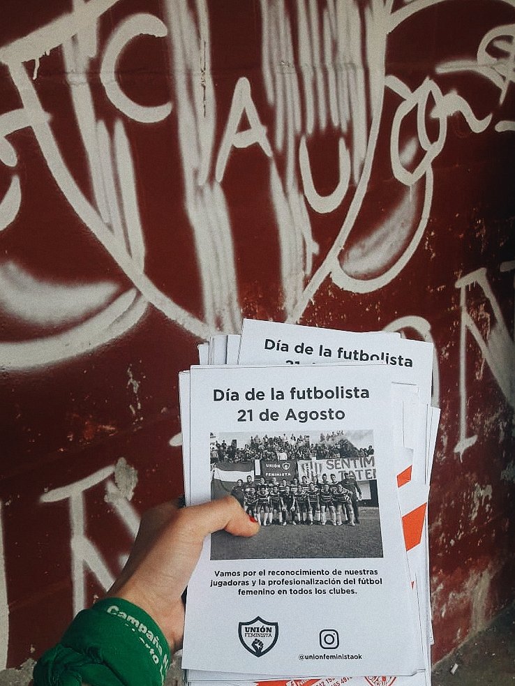 unionfeminista's tweet photo. En la previa del partido de hoy, desde Unión Feminista, repartimos estos folletos, porque creemos importante recordar y visibilizar el Día de la Futbolista https://t.co/hLMqpyZKB1