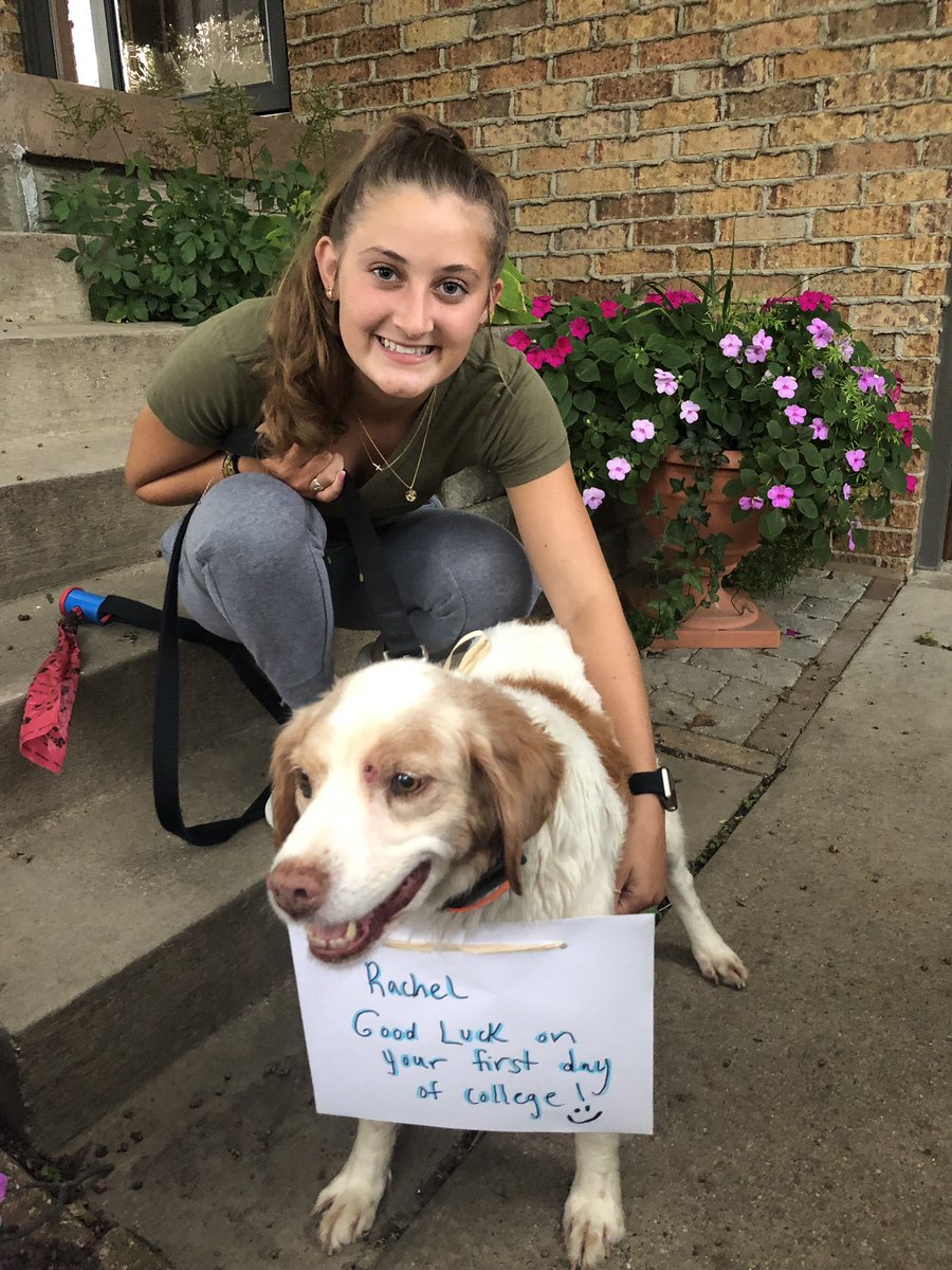 rachtebon's tweet photo. please tell me why my moms this extra https://t.co/3bllwC7Dbv