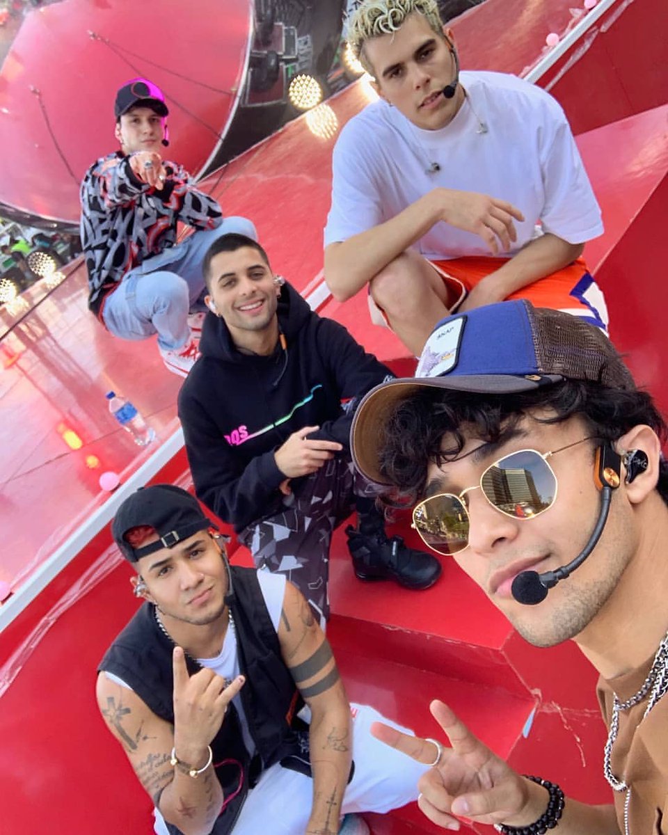 cncowners_j's tweet photo. Nueva foto desde los ensayos de #VMAS !!!!! https://t.co/AQyvr4PNfa