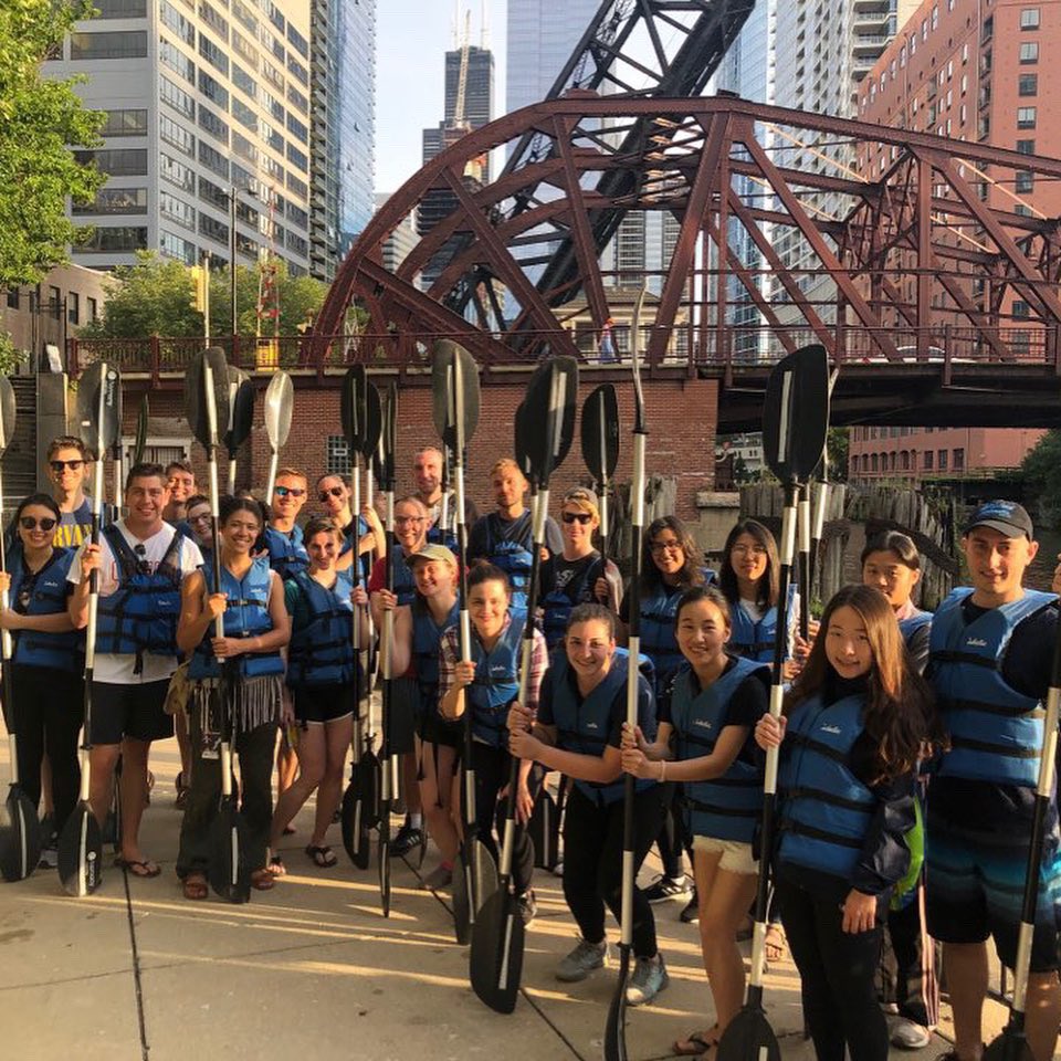 UChicagoBMB's tweet photo. BMBers and friends with paddles! We kayaked along the Chicago River AND learned about the infamous Chicago gangsters. And we all finished somewhat dry! 🛶🦹‍♀️🦹‍♂️

Thanks @wateriders for the fun and safe tour!! 😁👻👍 https://t.co/3wYMFNWQiw