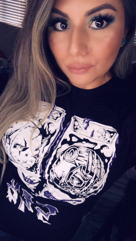 donnatroy's tweet photo. Repping @EvilUno and @stu_dos at today’s NJPW show :D #EvilOrder #AEW #HailTheEvilOne https://t.co/cJfiMHjUzE