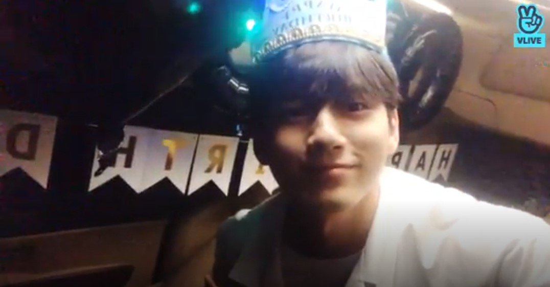 Vliveofficial's tweet photo. [V LIVE] 울 옹깅 생일 맞이해서 미모가 4차 혁명 넘어버렸대요🥳💕 5차혁명 헬레니즘 미모 옹깅한테 나라 하나 없는거 왜곡이고 모순이다🤣💦 과거, 미래 혁명이란 혁명은 끌어다 우리 옹깅이 피지컬에 안겨줬는데 무슨 말이 더 필요해❤️💗

▶https://t.co/tM0Tr7tpCL

#옹성우 #OngSeongWu #VLIVE https://t.co/KXhJ9kKTxY