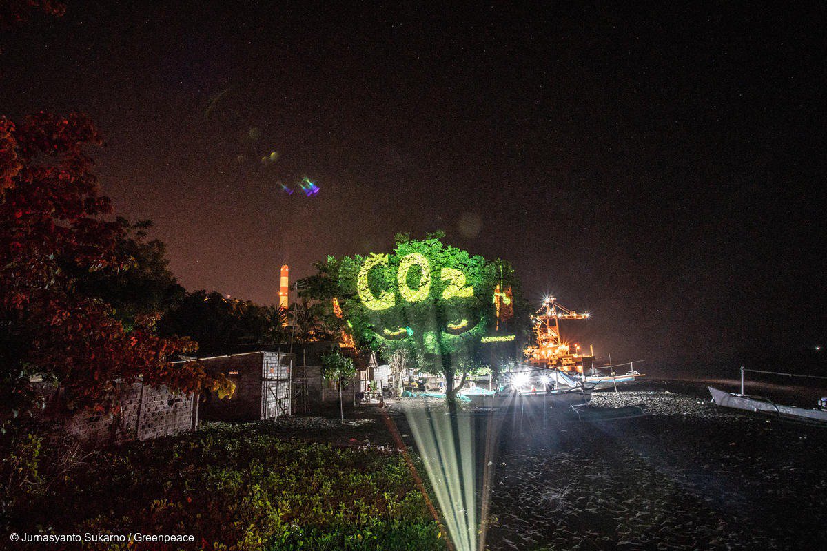 GreenpeaceID's tweet photo. Pemenuhan kebutuhan energi bisa dengan pilihan yang "lebih ramah lingkungan". Batu bara selain menghancurkan bentang alam karena tambang, menghasilkan polusi ketika dibakar di PLTU, limbah B3 hasil pembakarannya, tidak lupa memperparah bencana perubahan iklim. https://t.co/N5CypdW72g