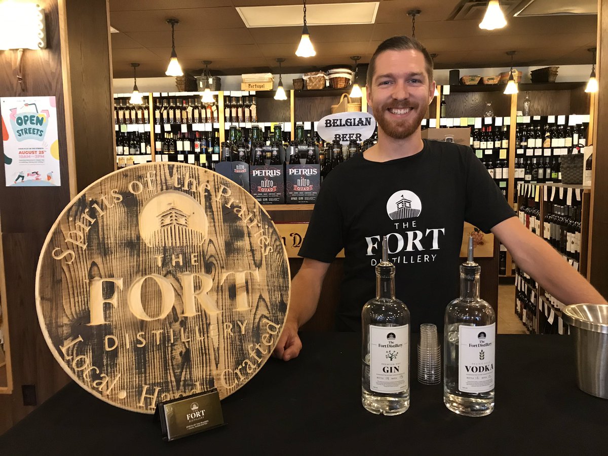 Ndle3's tweet photo. Did some awesome local Alberta tastings @deVineWinesYEG during #openstreetsyeg including @fortdistillery (recommend the citrus infused gin) and @alley_kat_beer (recommend the passionfruit sour beer)
#JustAddAlberta #yeg https://t.co/RCVutv1sGU