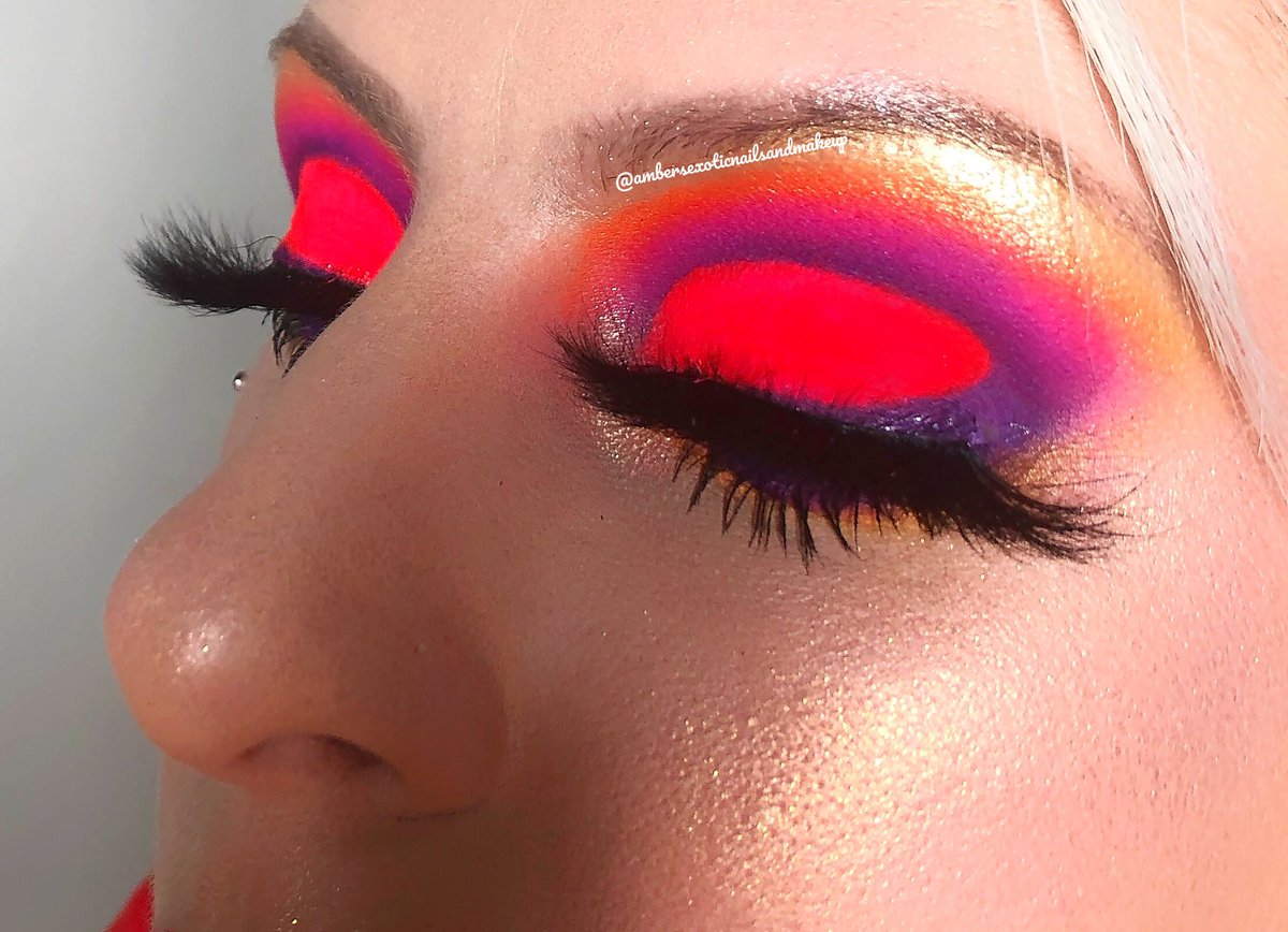 ladycolour's tweet photo. Glow up! using @makeupamurder #neonpigments #neonpigment #pigment #pigments #neonmakeup #cutcrease  #sunseteyeshadow @AnastasiaBevHil #glowkit #abhglowkit @sassify_n_essentials https://t.co/g5RE490NG9 25mm 5D Mink Lashes in Style DARE code amberdoll to save money! https://t.co/B34MQR655d