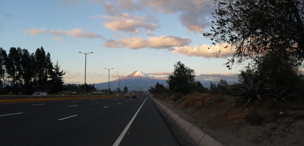 Las carreteras que se construyeron en gobierno de <a href="/MashiRafael/">Rafael Correa</a> permitieron mejorar comunicación, trasladar productos, incentivar el turismo pero sobre todo demostrar que teníamos vías para el futuro, que  ahora es incierto.
Volveremos para componer el desastre que han ocasionado!