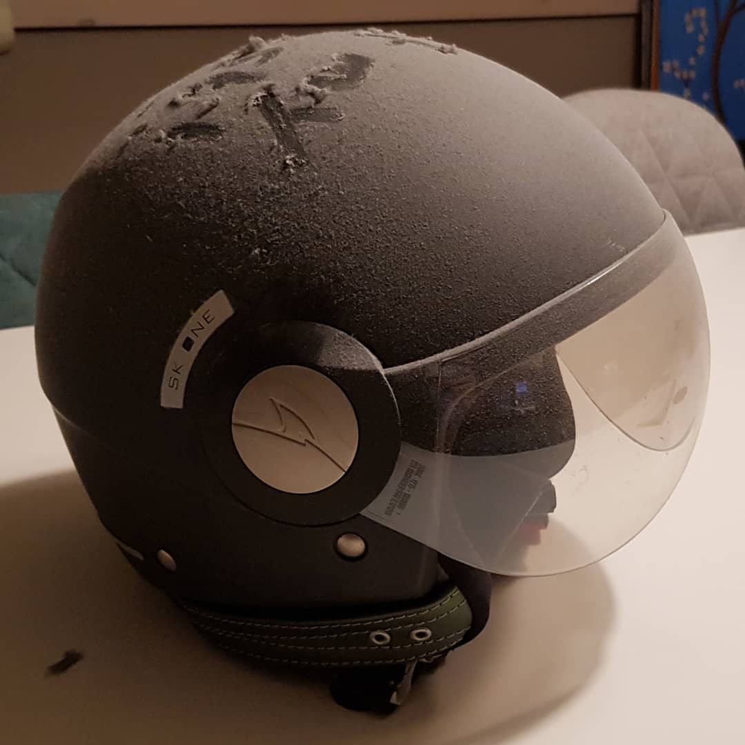 VinnieNootdorp's tweet photo. Vandaag letterlijk m'n #motorhelm onder het stof gehaald. Misschien vandaag een proefritje maken op een motor...?? @raibaa146
@tomcoronel @timcoronel
#eatmydust #eatmychess https://t.co/t7FItIDMcv