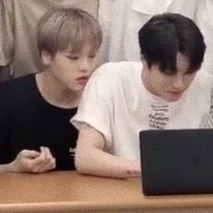 cseungs's tweet photo. [ ryeonseung au ]

in which seungwoo and seungyoun are both single parents and they meet at the playground. https://t.co/IiclgTCWZ4