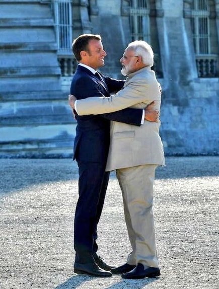 WaheedViews's tweet photo. Another awkward "jappi" from #ModiTerrorist #ModiTerrorismInKashmir #ModiBreedsTerrorism #KasmiriGenocideByModi https://t.co/wgseeRU83H