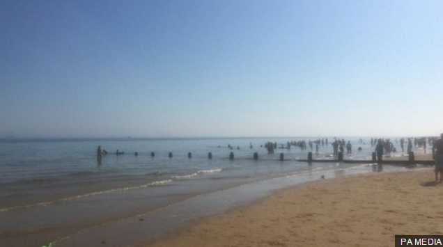 Tendring District Council advising people to avoid going into sea at Clacton, Walton-on-the-Naze and Frinton after number of beachgoers left 'struggling to breathe' bbc.in/2ZqLurS