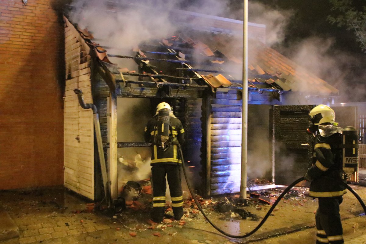 pressefotosdk's tweet photo. Brand i Røde Kors Butik i Haslev natten til mandag. 
#ildibutik #ildibygning #brand #haslev #politidk #nyheder https://t.co/tH3vaWK62E