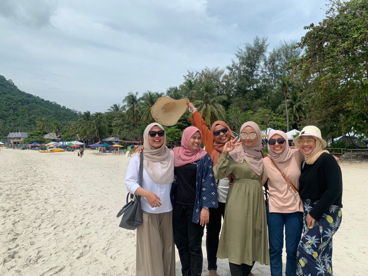 MaisarahTarmuzy's tweet image. Ayyyyy, finally a short escape together!!!! Setelah bertahun-tahun sembang. Looking forward for our next trip pulak. Plz make it outside msia oki ✊💛💜 #morepicstocome #ohseaohsea