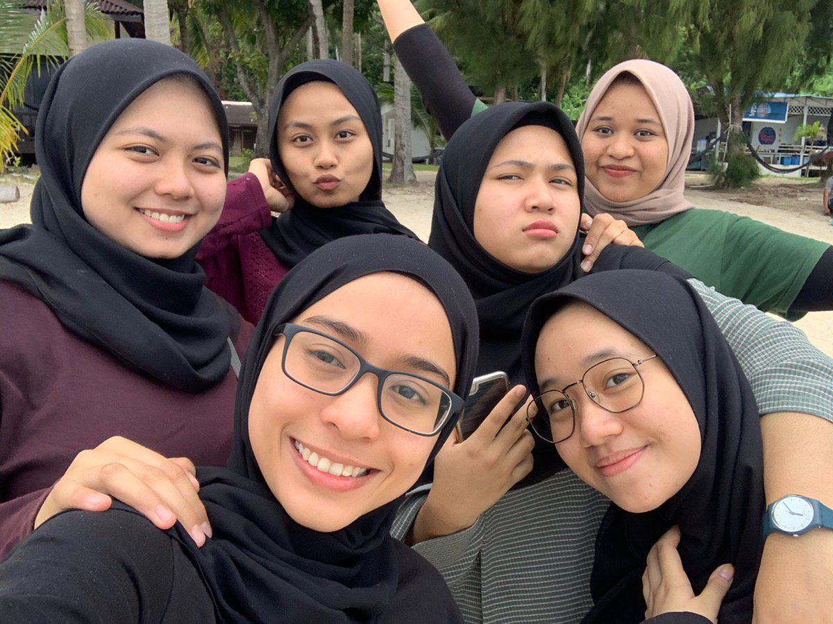 MaisarahTarmuzy's tweet image. Ayyyyy, finally a short escape together!!!! Setelah bertahun-tahun sembang. Looking forward for our next trip pulak. Plz make it outside msia oki ✊💛💜 #morepicstocome #ohseaohsea