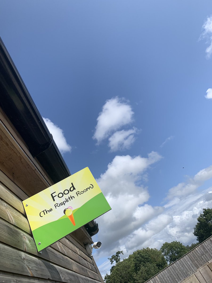 gandtsicecream's tweet image. Bank Holiday Monday needs to start right here! ☀️
Breakfast rolls, homemade cake, proper coffee...
We are open! 🙌🏼
#alwayshomemade #cakes #bakes #breakfast #risplith #perfectpitstop #icecreamparlour #coffee #localbusiness #family #ripon #risplithroom #northyorkshire #gandts