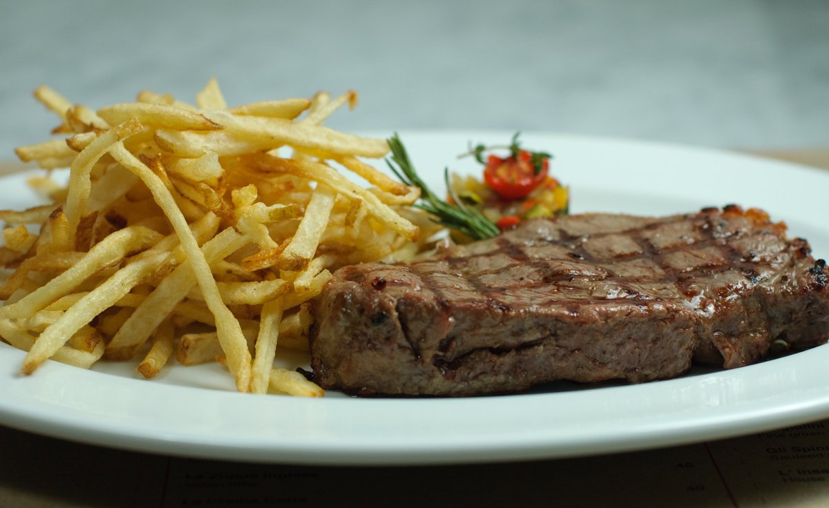 CarneCollection's tweet image. Make sure you have the perfect kick start to your week, with our mouth-watering steak and chips Carne style. Join us us at #CarneKeerom or viby #CarneonKloof