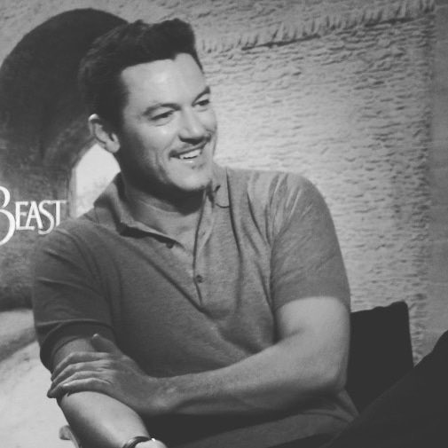 randomfangirllx's tweet photo. Have a good week dear luketeers’ 🖤 #lukeevans https://t.co/uayrEKMSKa
