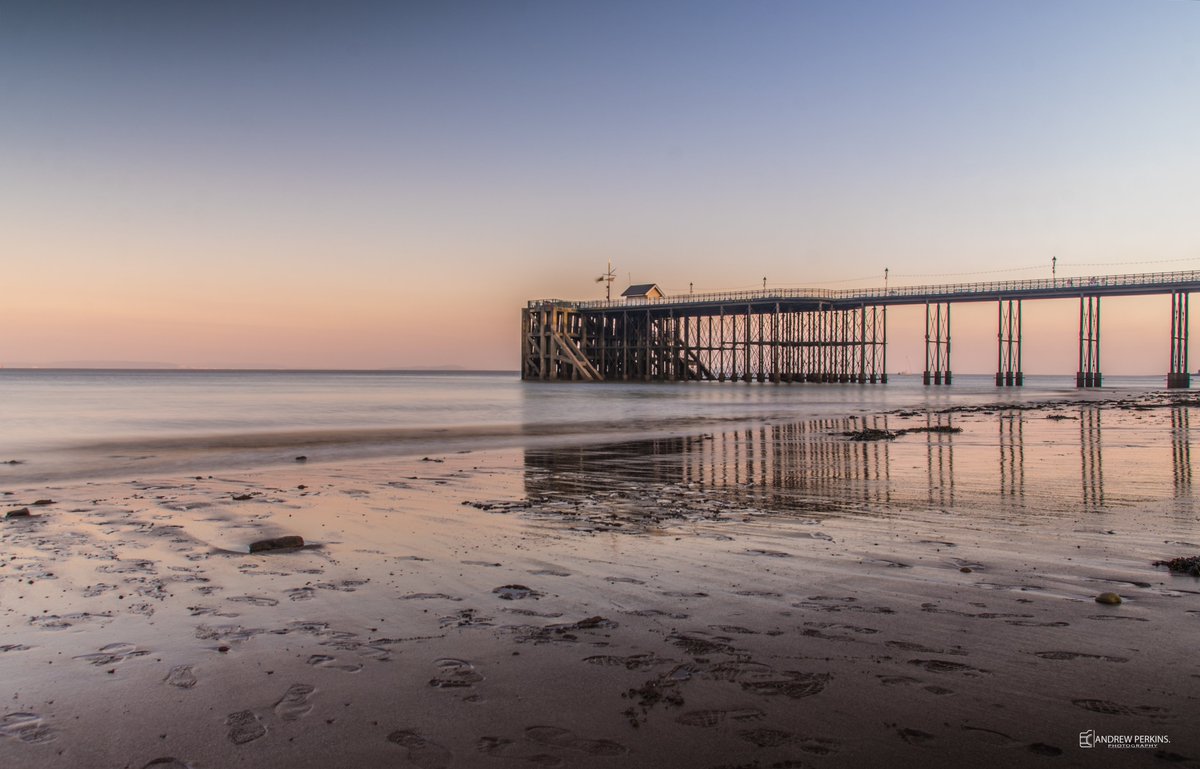 long exposure of #penarthpier at dusk.  #penarth #wales <a href="/walesdotcom/">This is Cymru Wales</a> <a href="/WalesOnline/">WalesOnline 🏴󠁧󠁢󠁷󠁬󠁳󠁿</a> <a href="/BBCWales/">BBC Wales 🏴󠁧󠁢󠁷󠁬󠁳󠁿</a> <a href="/ItsYourWales/">It's Your Wales</a>
<a href="/visitwales/">Visit Wales 🏴󠁧󠁢󠁷󠁬󠁳󠁿</a>