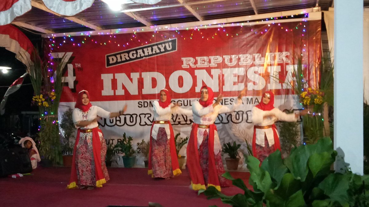 Minggu (25/8) pentas seni peringatan HUT Kemerdekaan RI ke 74 telah dilaksanakan di RW 6 Kelurahan Karangayu dihadiri oleh Lurah Karangayu dan Bpk Camat Semarang Barat, turut hadir pula Bp. Walikota Semarang Bp. Hendrar Prihadi.
Cc: <a href="/hendrarprihadi/">Hendi (Hendrar P)</a> <a href="/Kec_SMGBarat/">Kec Semarang Barat</a> <a href="/Tatik22282077/">Tatik</a>