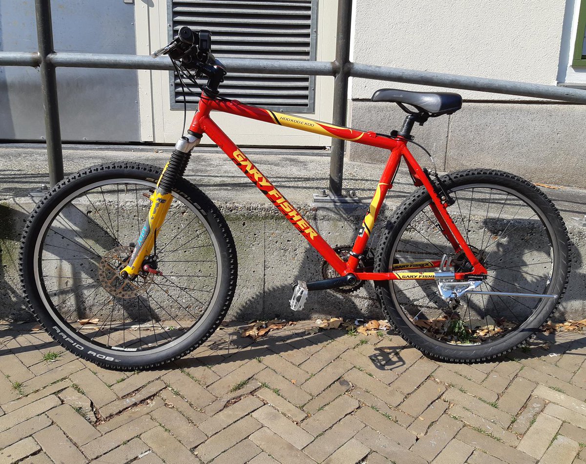 hvdka's tweet photo. Je zou op je 64ste toch elke denkbare midlife crises achter je moeten hebben liggen. Toch deze tweedehands fiets gekocht. #jongensfiets https://t.co/FiblTCrffp