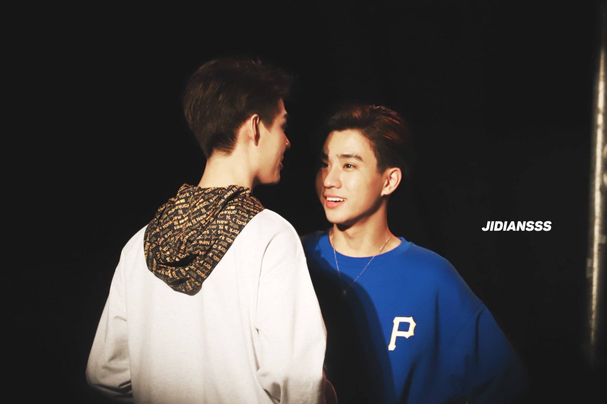 lSptMTVFU28yLQR's tweet photo. แม้มี อุปสรรค ขวากหนาม
任前路荆棘成阻碍
 ขอตาม มิยอมพลัดพรากจากกัน
我们相依相伴 永不分离

PerthSaint Forever🖤❤️
cr：Logo-PerthSaintChinese
#OWhatTHxPerthSaint https://t.co/YJGTXpSWM5