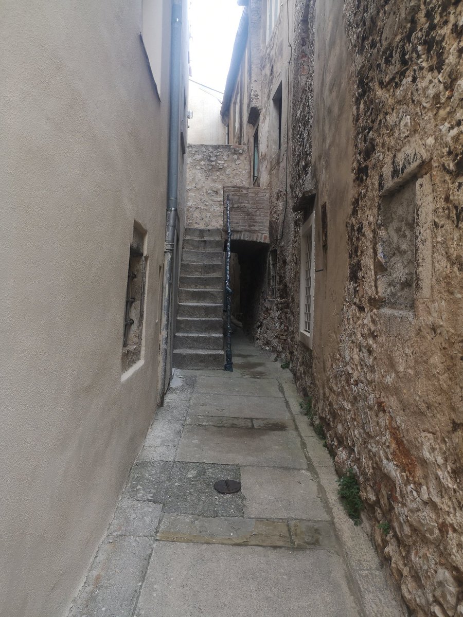 sy_fyn_ity's tweet photo. Streets in #senj #zengg ๐๐๐ #Croatia https://t.co/NHLcUlFi3Q