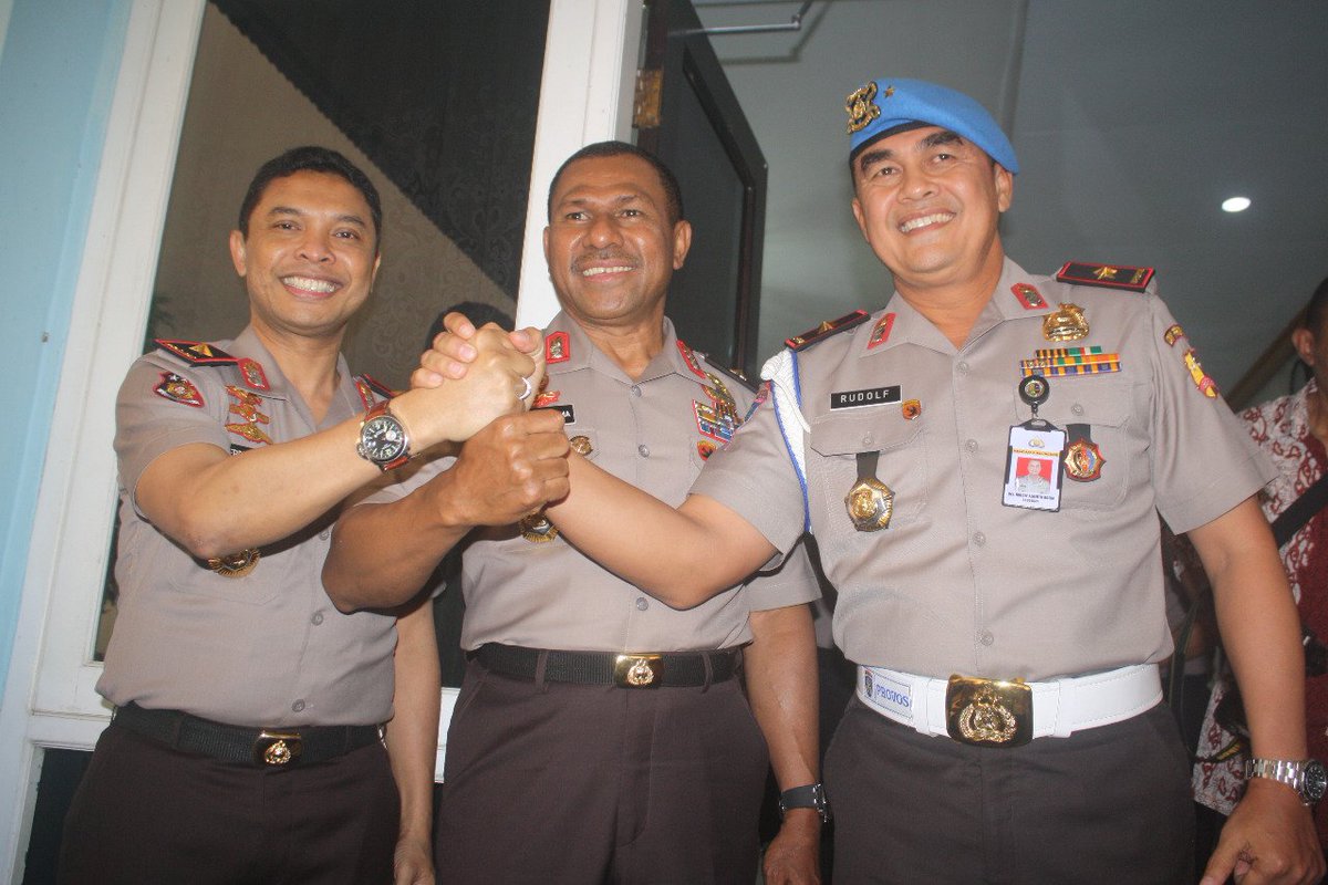WaladAulia's tweet photo. Putra NTT Jadi Kapolda Papua Barat, Sibuknya Ditelepon Kapolri, Ini Jabatan Mentereng Anak Atambua
https://t.co/7NDeXU6twS https://t.co/O0VAG27IQc